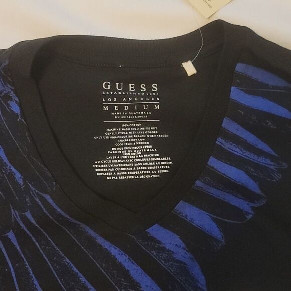 Guess graphic tshirt medium - Picture 2 of 6